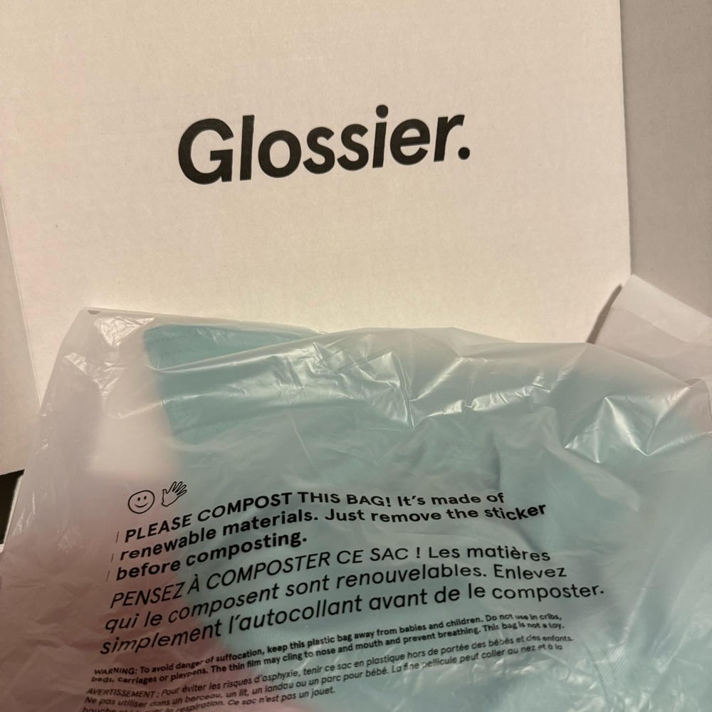GLOSSIER CHICAGO BUCKET HAT NWT - Picture 4 of 7